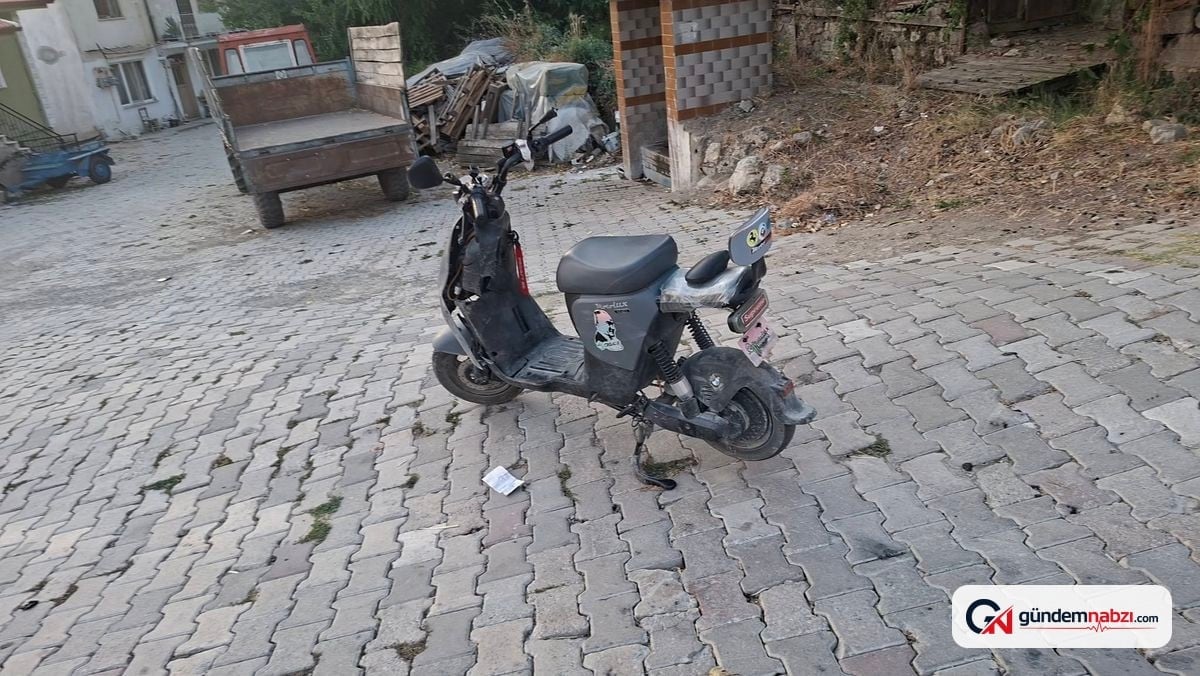Kütahya'da elektrikli bisiklet kamyonete çarptı, 14 yaşındaki sürücü yaralandı