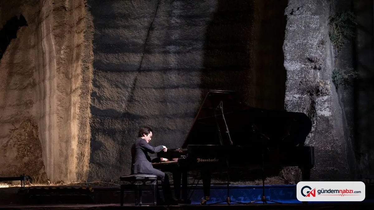 23. Gümüşlük müzik festivali, Szaniszlo ve Kuroda ile sürdü