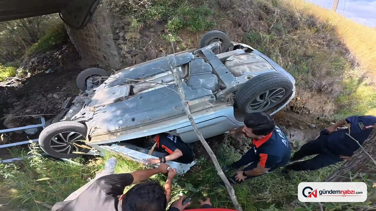 Bayburt'ta düğün aracı dereye uçtu: Gelin ve damat yaralı
