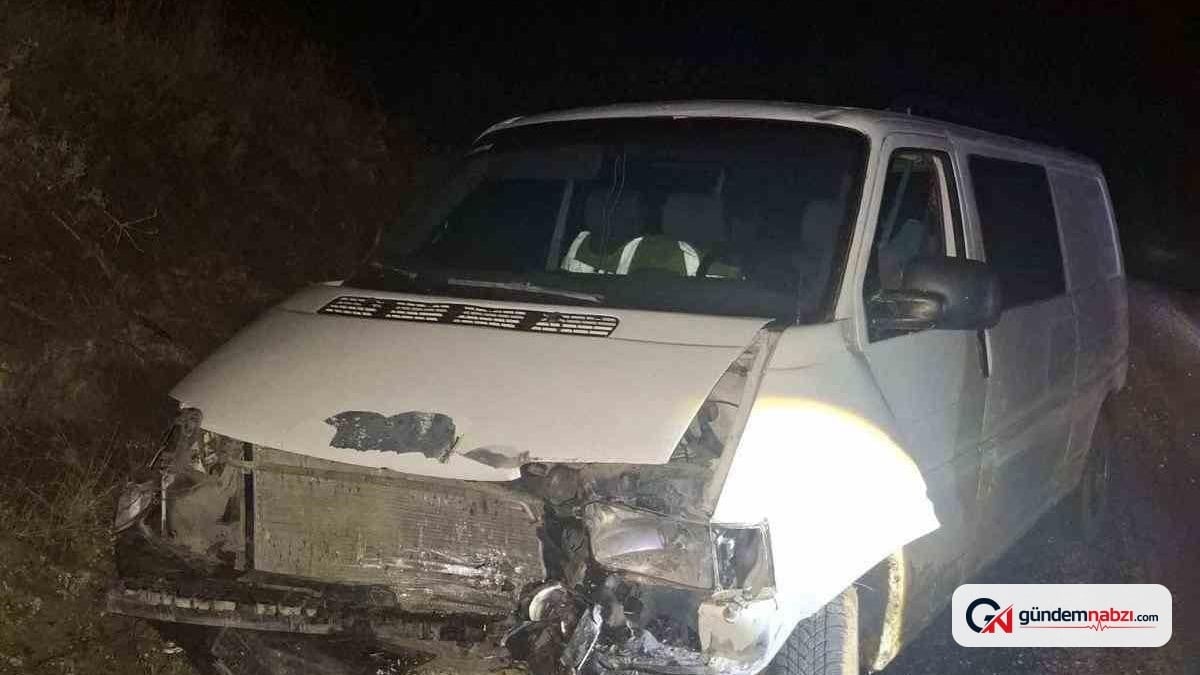 Bilecik'te iki araç kafa kafaya çarpıştı: 5 yaralı
