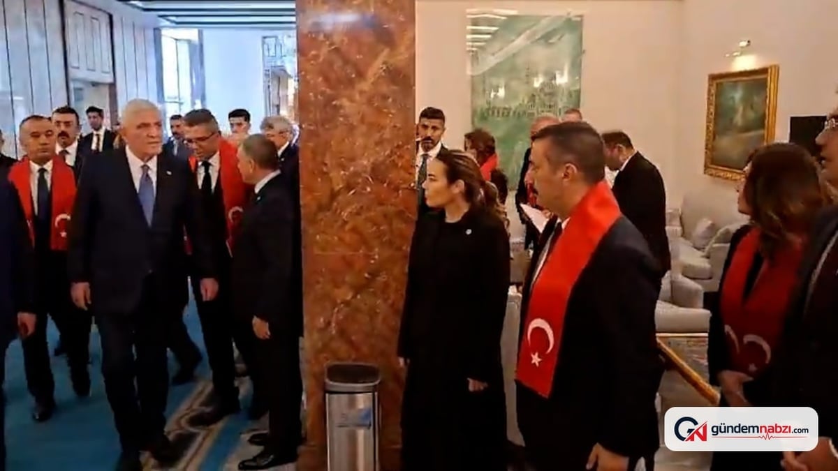 İYİ Parti Meclis'e bayraklarla girdi: Turhan Çömez'den sert sözler