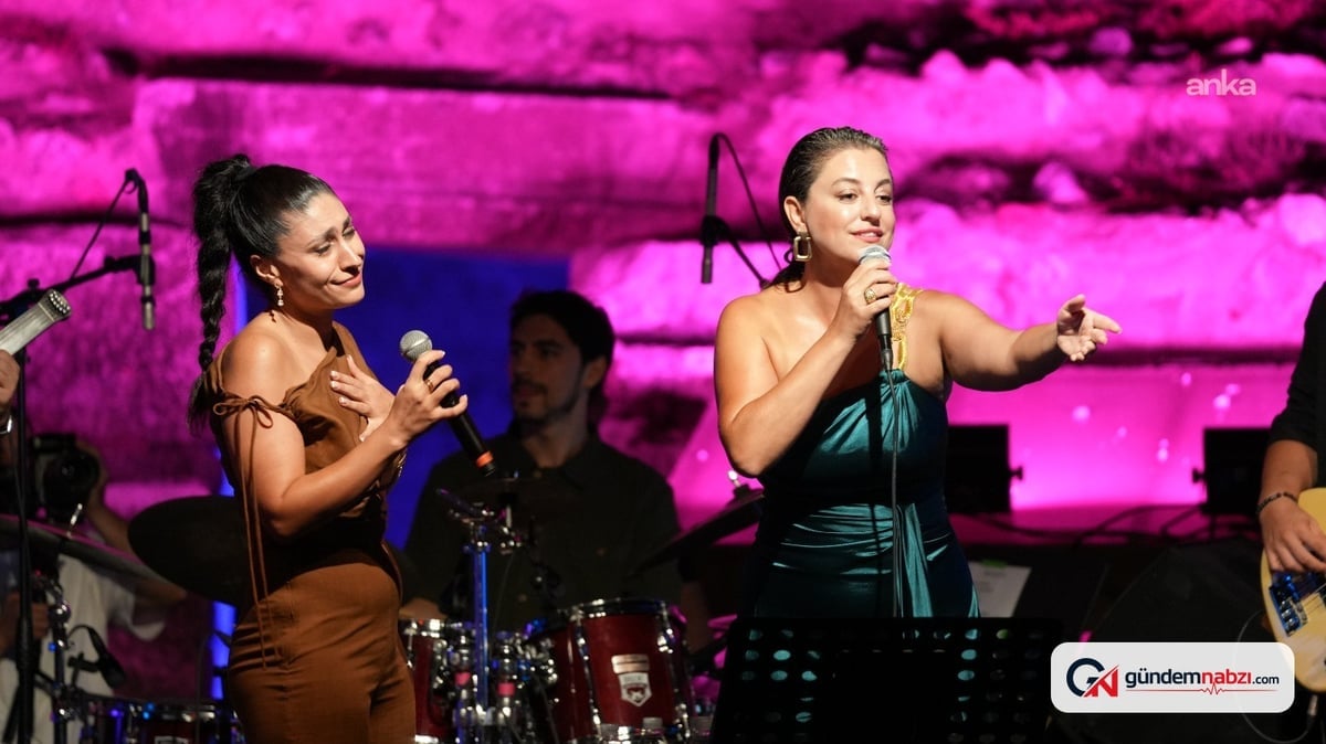 Bursa Festivali'nde Elif Sanchez ve Dilek Türkan konser verdi