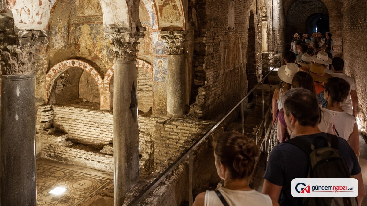 Türk turistler Roma'nın yer altına akın ediyor