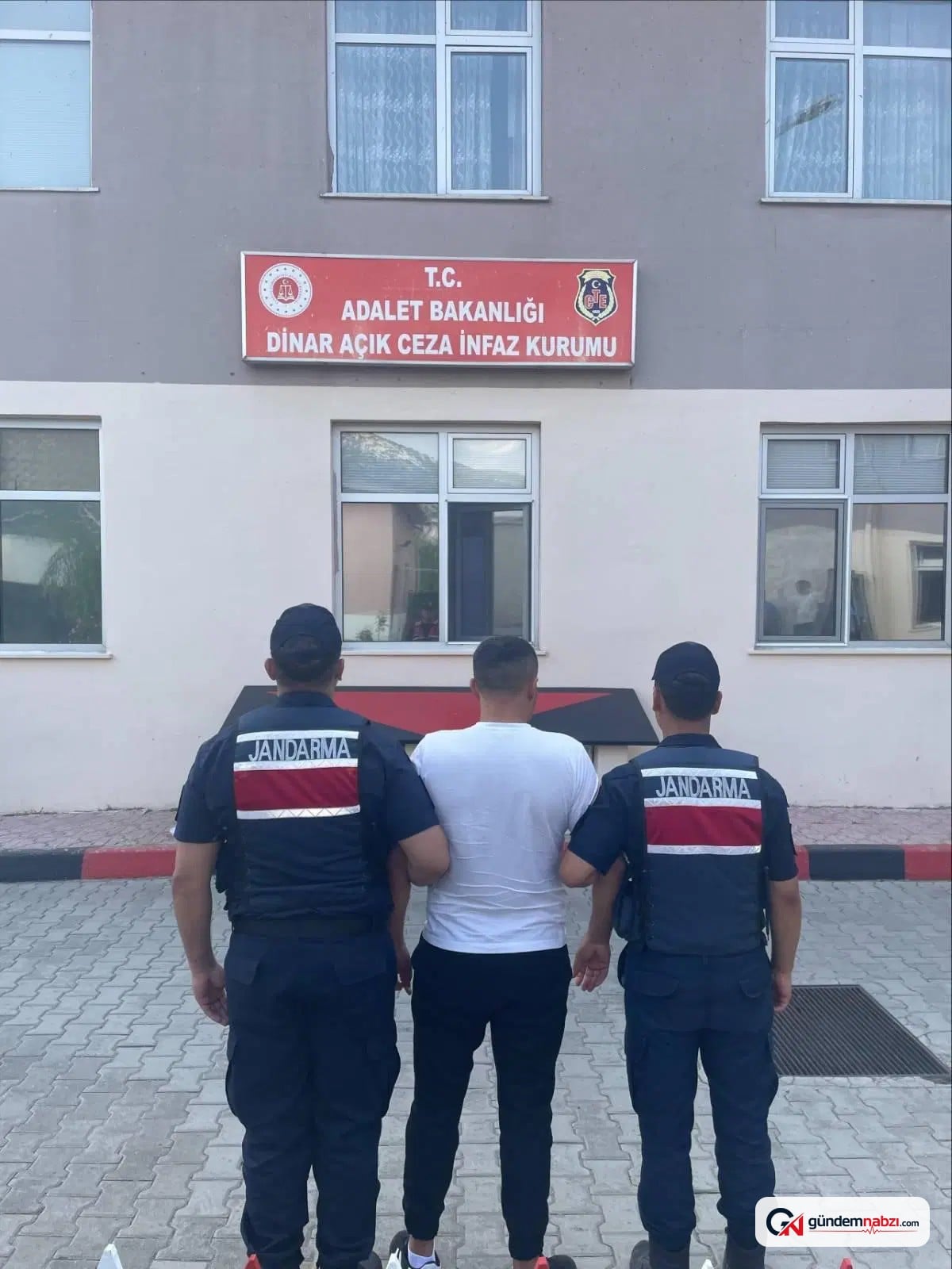 Afyonkarahisar'da aranan 24 kişi yakalandı