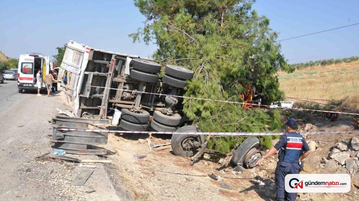 Manisa'da yolcu otobüsü kamyona çarptı: 1 ölü, 7 yaralı