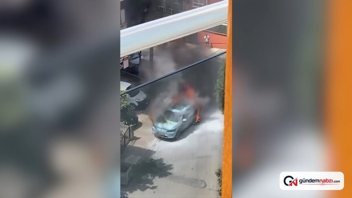 İstanbul Maltepe'de elektrikli otomobil yandı