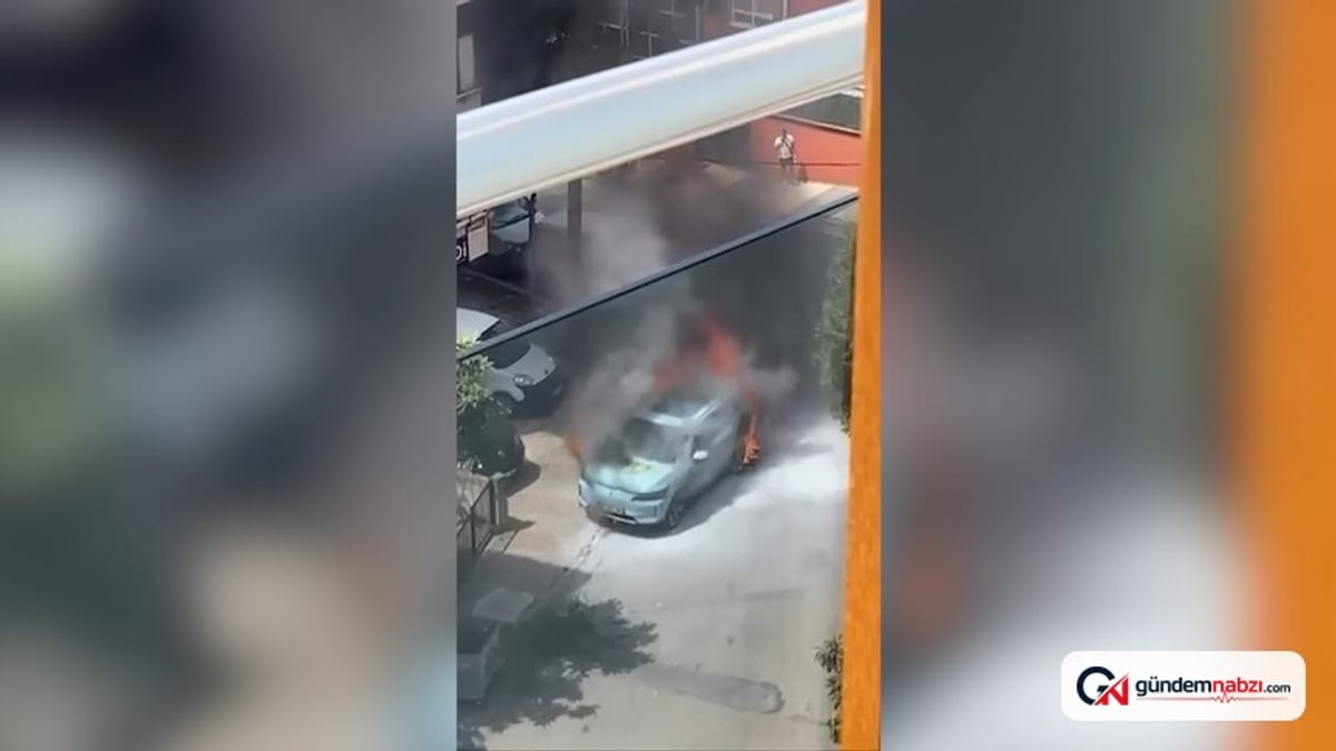 İstanbul Maltepe'de elektrikli otomobil yandı