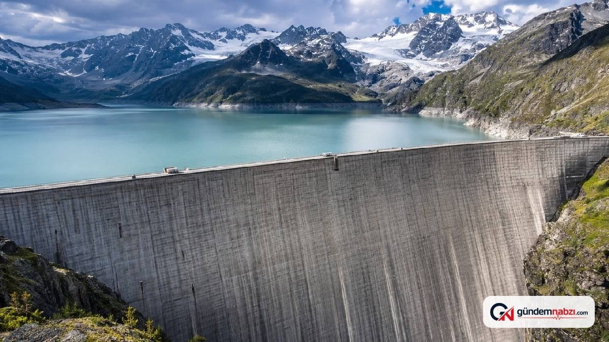 İsviçre Alpleri'nde 100 kilometrelik tünel ile baraj inşa edildi