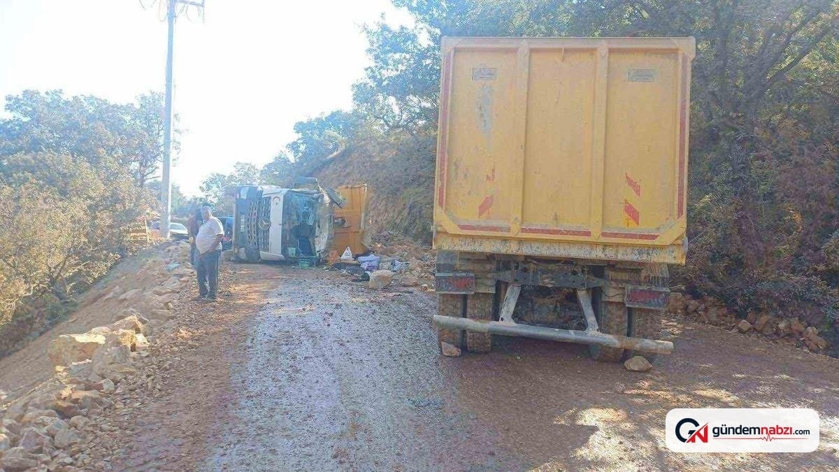 Bilecik'te 2 kamyon çarpıştı, 2 kişi yaralandı
