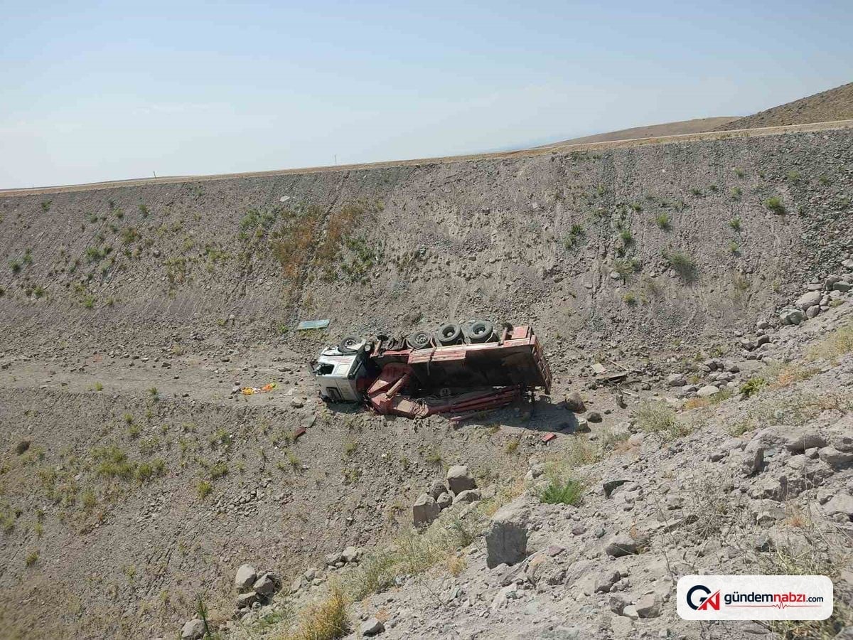 Tunceli'de vinç uçuruma yuvarlandı, 1 kişi yaralandı