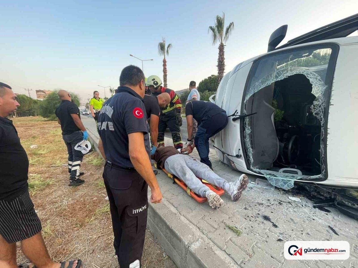 Aydın'da direksiyon başında uyuyan sürücü kaldırıma çarparak devrildi
