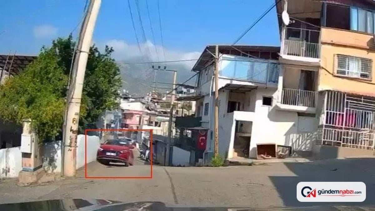 Hatay'da yol vermek isterken duvara çarptı