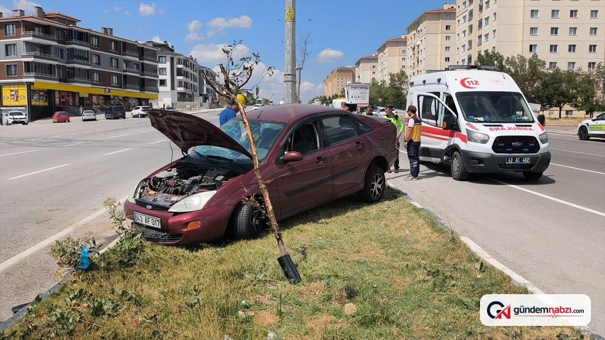Kütahya'da otomobil kazasında iki kişi yaralandı