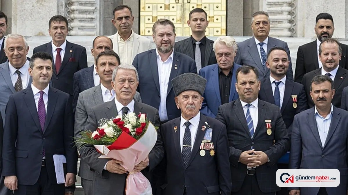Akar, şehit aileleri ve gazilerle bir araya geldi