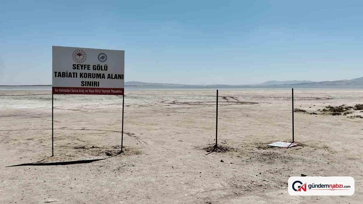 Kırşehir'de Seyfe Gölü'nün bilgilendirme tabelaları söküldü