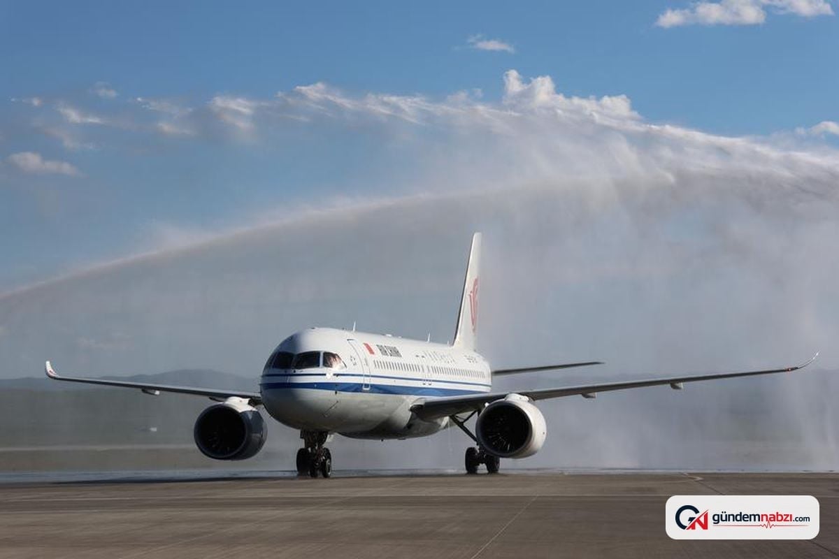 Çin'in yerli yolcu uçağı C919 ilk uluslararası uçuşunu yaptı