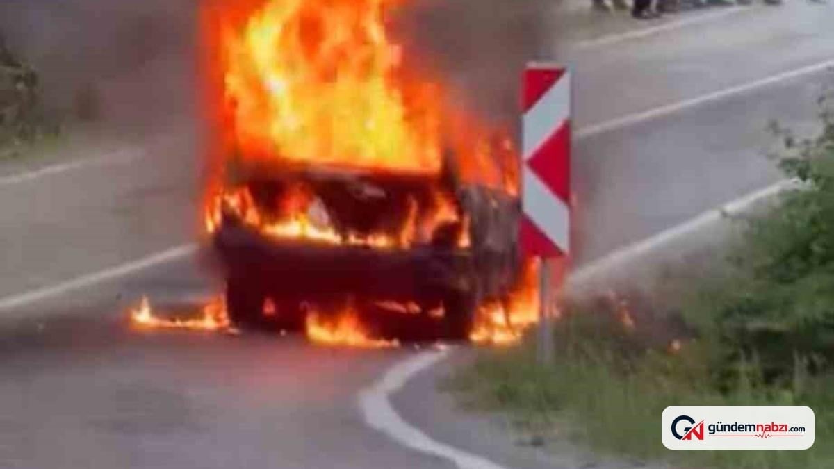 Sinop'ta seyir halindeki otomobilde yangın çıktı