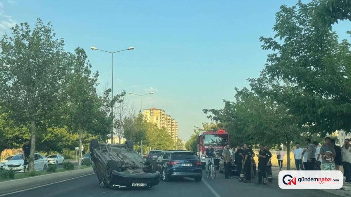 Diyarbakır'da seyir halindeki otomobil takla attı, 2 kişi yaralandı