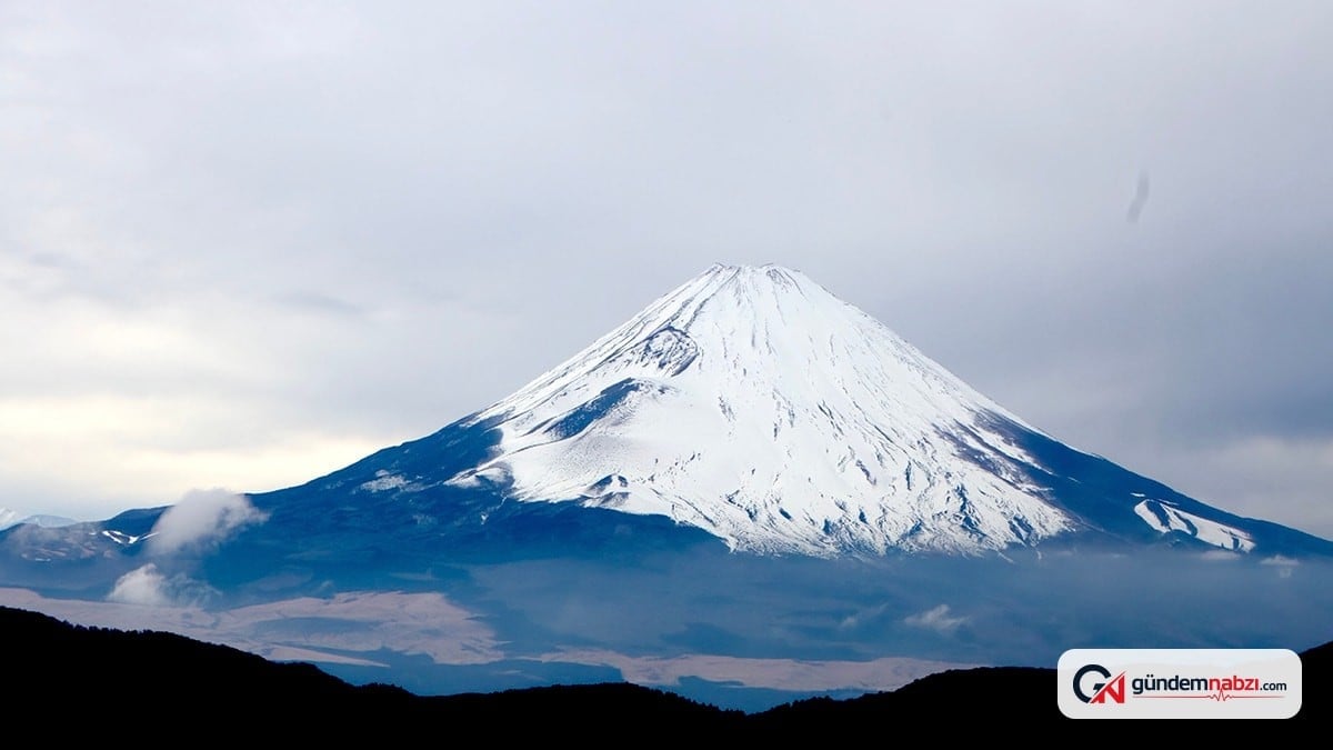 Japonya'nın simgesi Fuji Dağı'nın zirvesi Şinto tapınağına ait