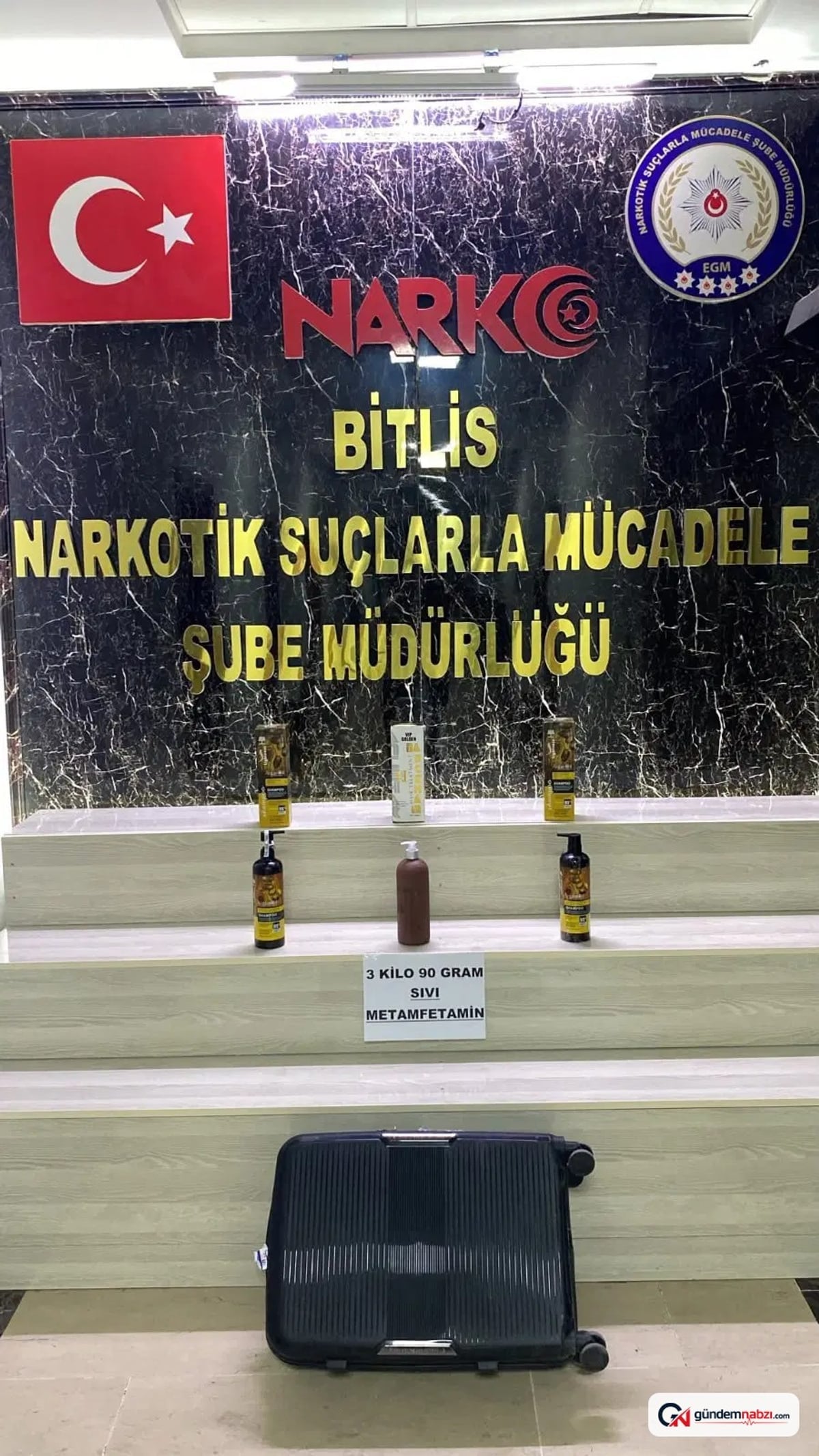 Bitlis'te şampuan şişelerinde 3 kilo metamfetamin ele geçirildi