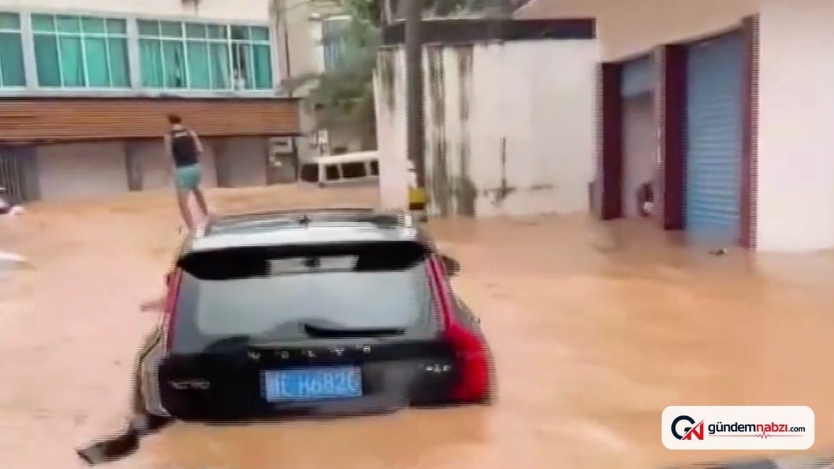 Çin'de şiddetli yağışlar sonrası sokaklar göle döndü