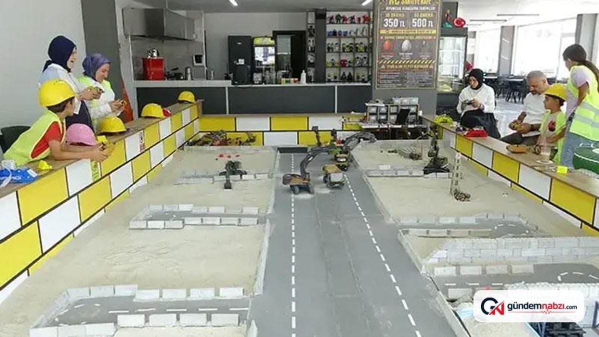 Bursa'da açılan kafe, çocuklar için ama yetişkinlere hitap ediyor
