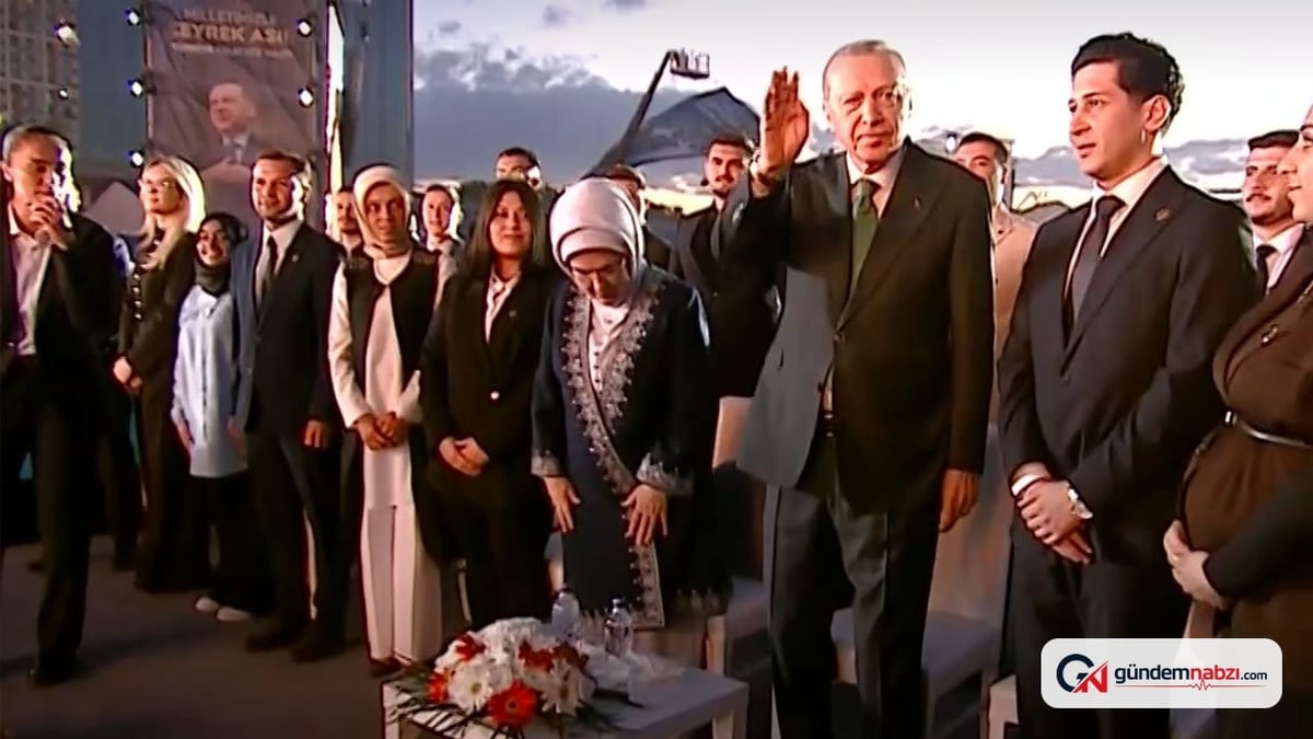 AK Parti ile yaşıt 25 genç Cumhurbaşkanı Erdoğan ile buluştu