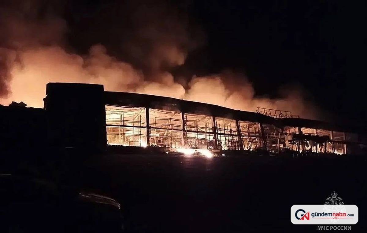 Yenakiyevo'daki Galaktika mağazasında 19 saat süren yangın söndürüldü