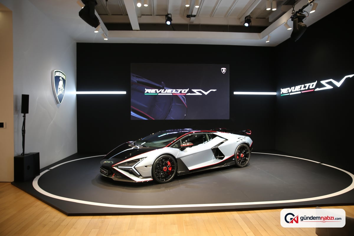 Lamborghini Revuelto SV, süper hızlı performansıyla dikkat çekiyor