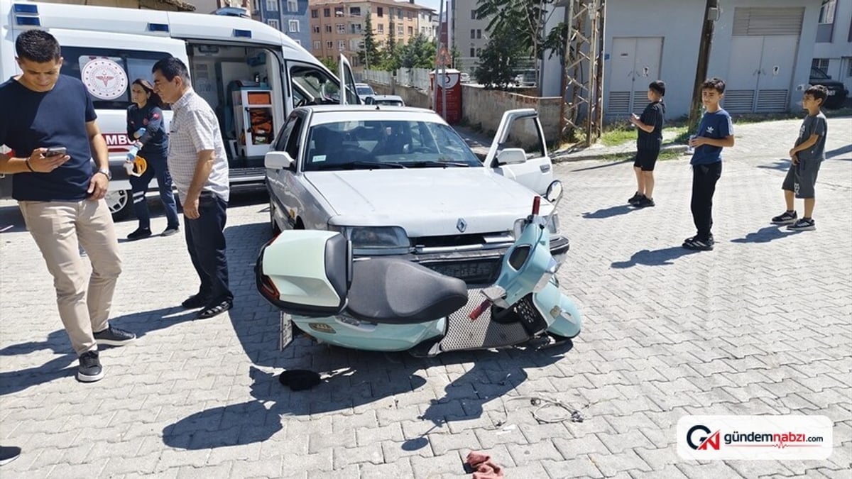 Çorum'da otomobilin çarptığı motosiklet sürücüsü yaralandı