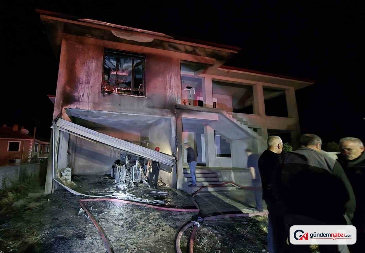 Konya Kulu'da inşaat yangını: Traktör kullanılamaz hale geldi