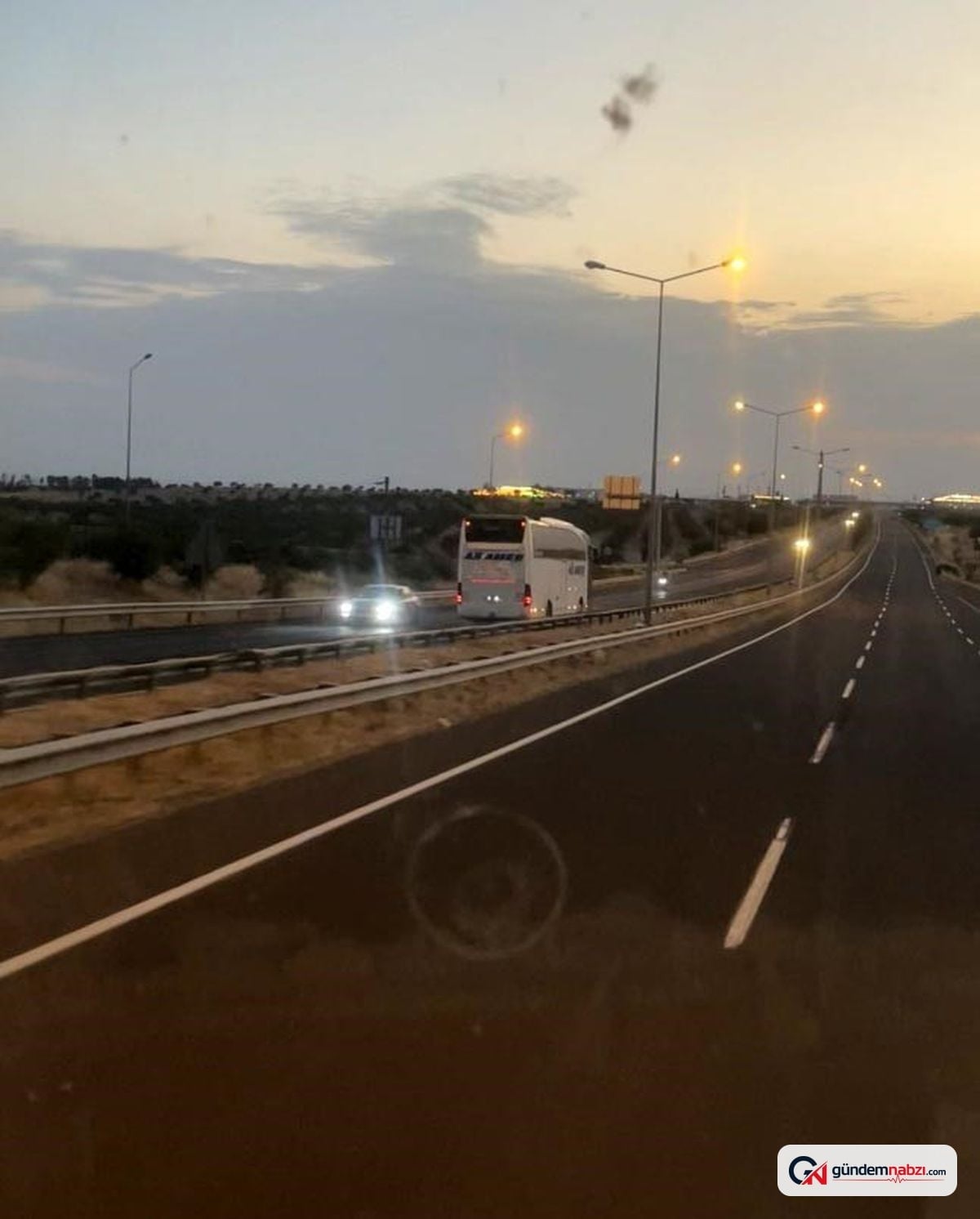 Şanlıurfa'da ters yöne giren otobüs tehlike saçtı