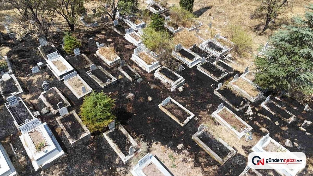 Eskişehir'de mezarlık yangını: çok sayıda kabir zarar gördü