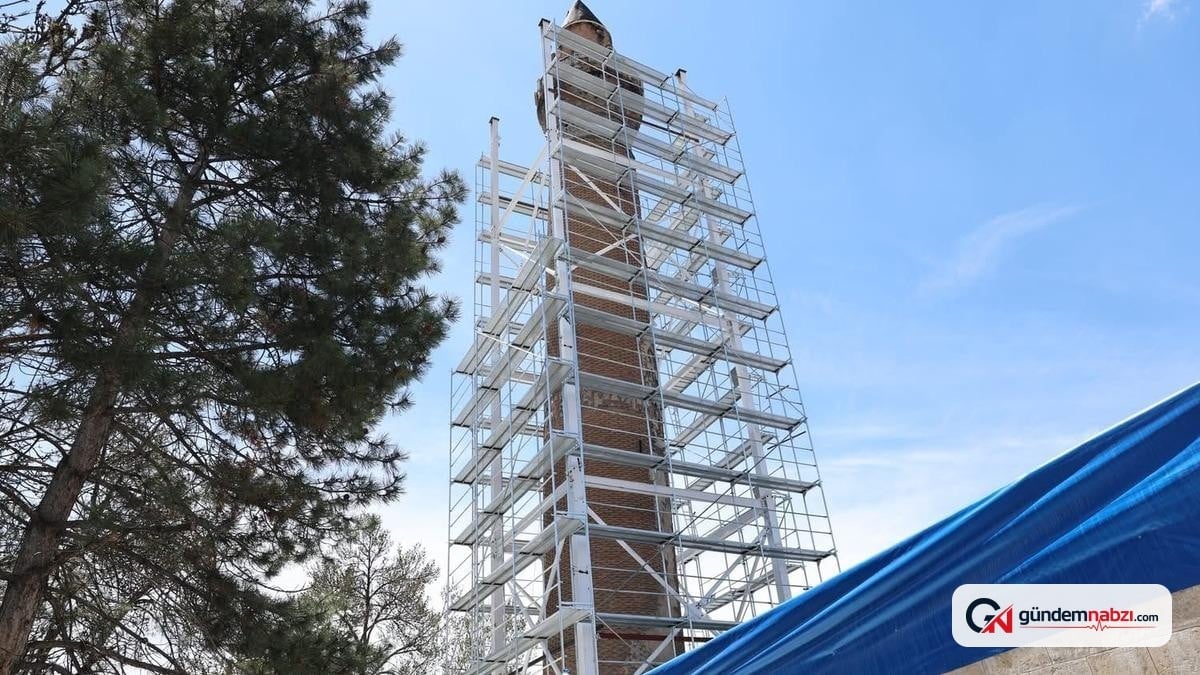 Sivas Ulu cami'deki restorasyonda 1200 ton beton kaldırıldı
