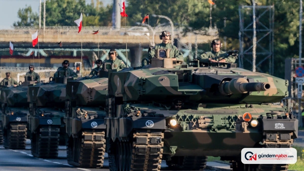 NATO'nun 3. büyüğü Polonya, Rusya'ya karşı askeri geçit töreni düzenledi