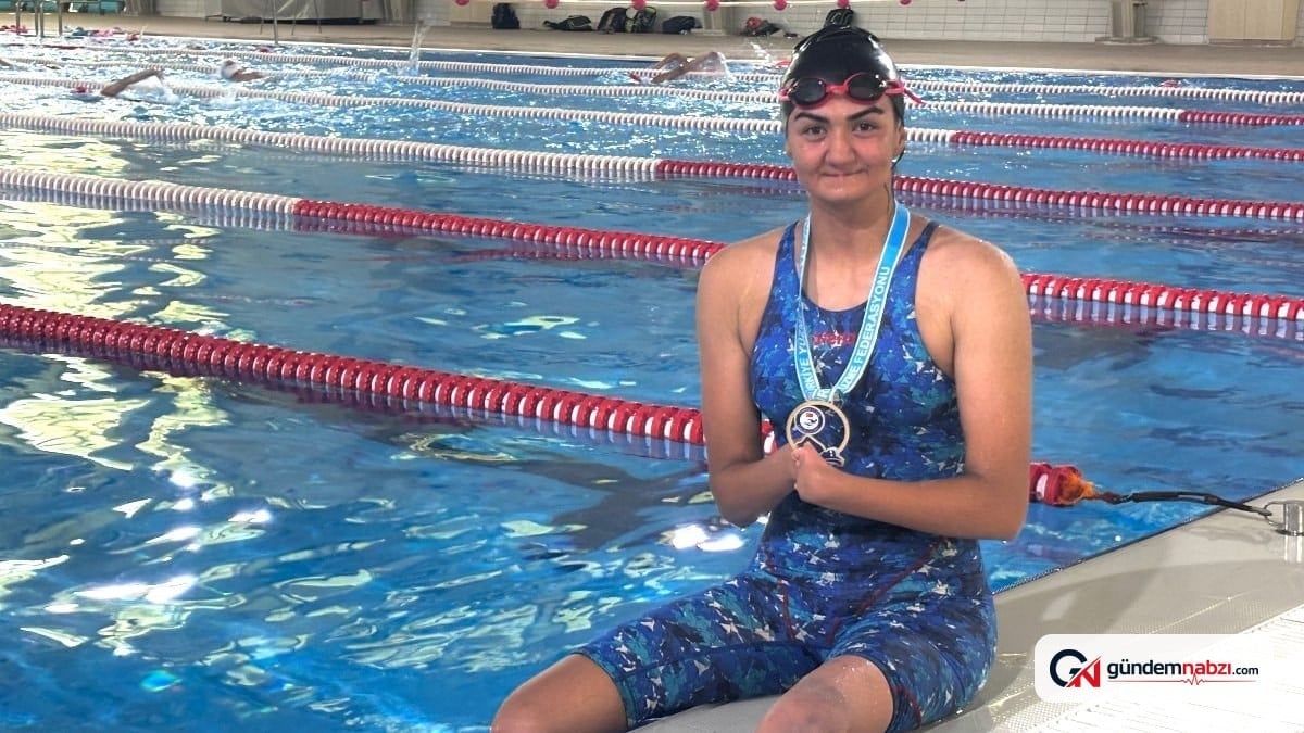 Fatma Çoban, su korkusunu yenerek yüzmede Türkiye şampiyonu oldu