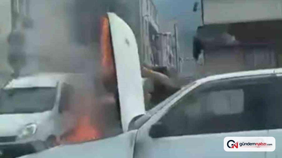 Bursa'da otomobil motor kısmından alev aldı