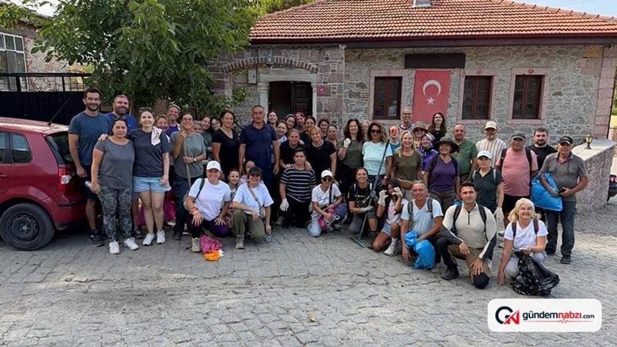 Balıkesir'de orman yangını sonrası doğa temizliği yapıldı