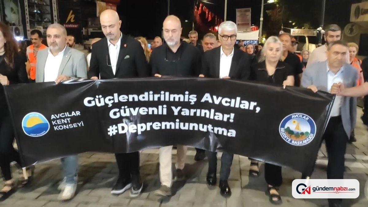 Avcılar'da 17 Ağustos depreminde hayatını kaybedenler anıldı