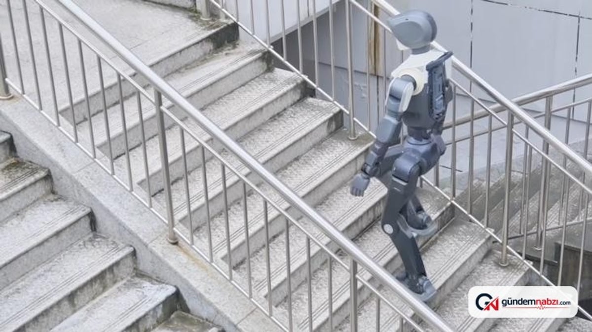 Deep Robotics, insansı robotu DR02'nin yeni merdiven testini paylaştı