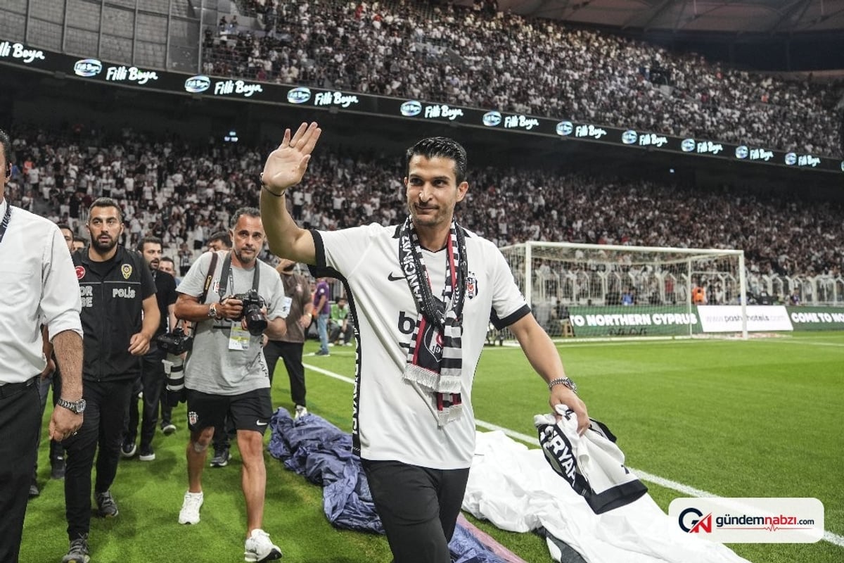 Necip Uysal futbol kariyerine son verdi, 35 yaşında