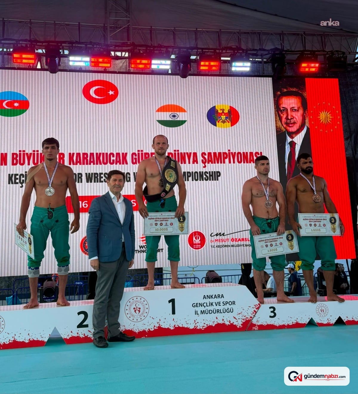 Bursa Büyükşehir Belediyesporlu güreşçi Fazlı Eryılmaz dünya şampiyonu oldu