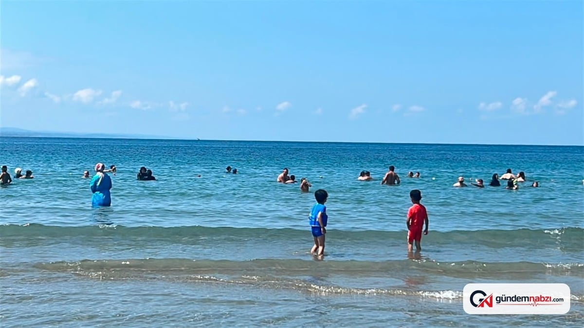 Kocaeli Kandıra'da deniz yasağı kalktı, plajlar doldu