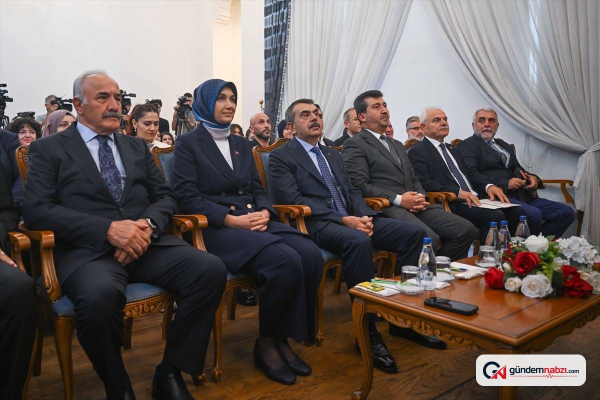 Bakan Tekin: Müfredatta milli birlik ve beraberlik vurgusu