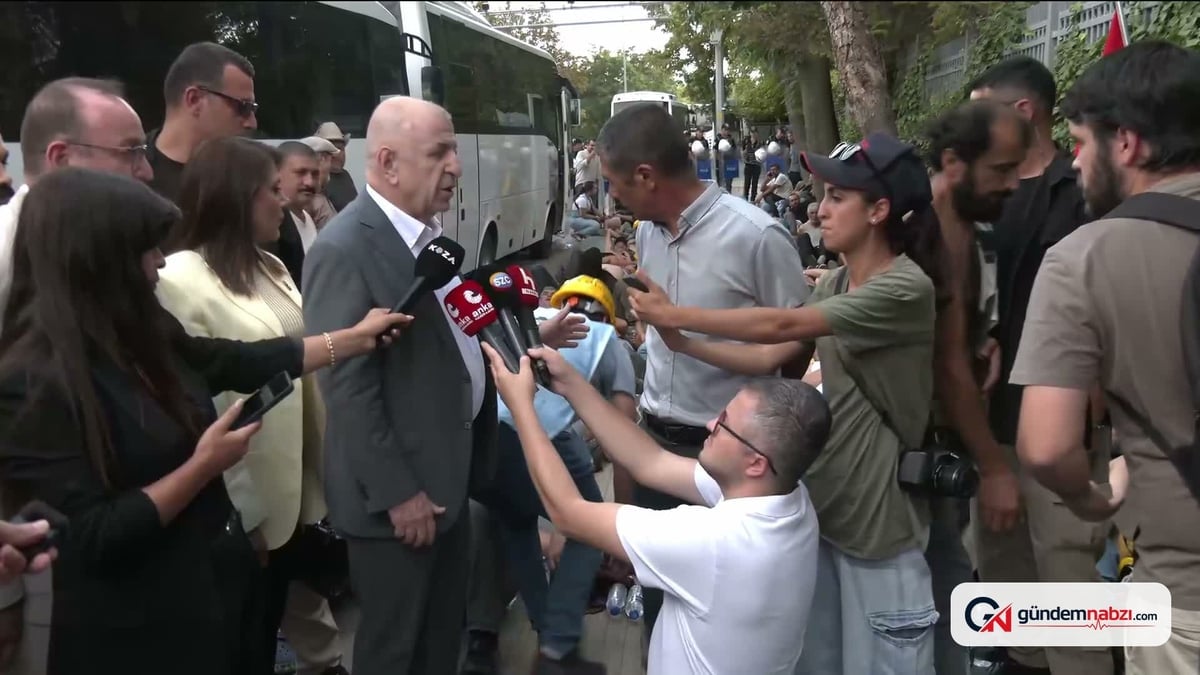 Ümit Özdağ'dan bakanlık önündeki madencilere destek