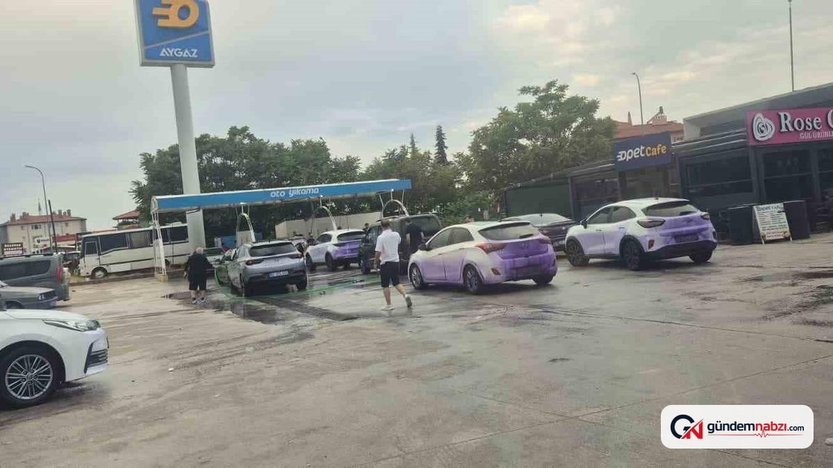 Afyonkarahisar'da kimyasal madde ile boyanan yol ilgi çekti