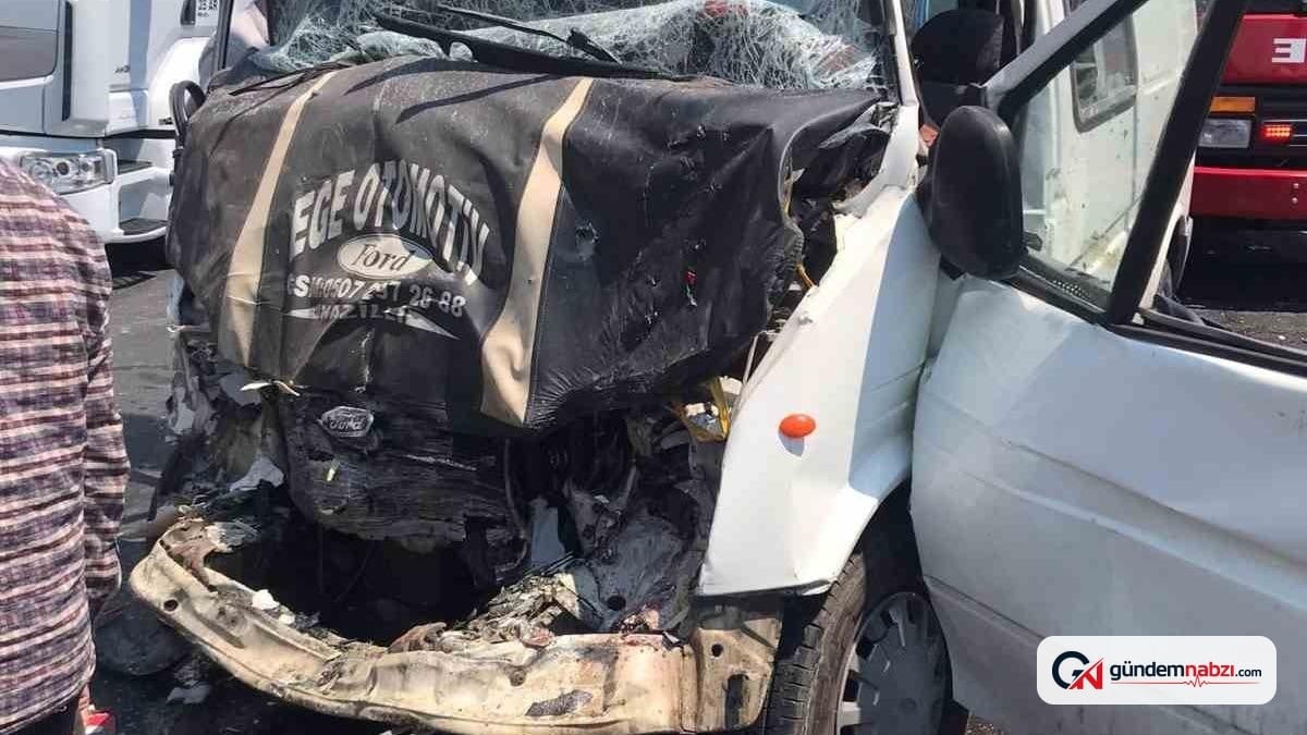 Aydın'da iki minibüs çarpıştı: 1'i ağır 8 yaralı