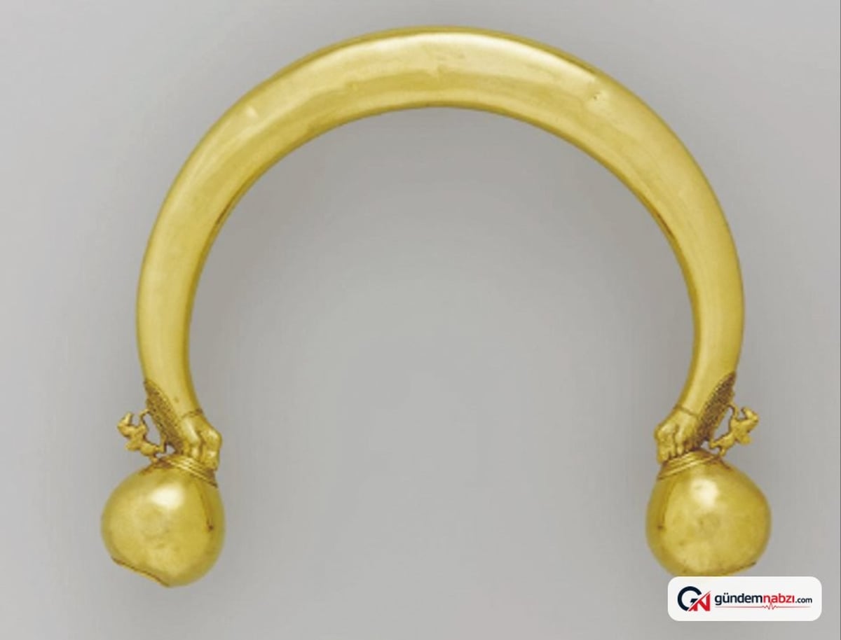 Fransa'da müzeden 2 bin 500 yıllık altın kolye çalındı
