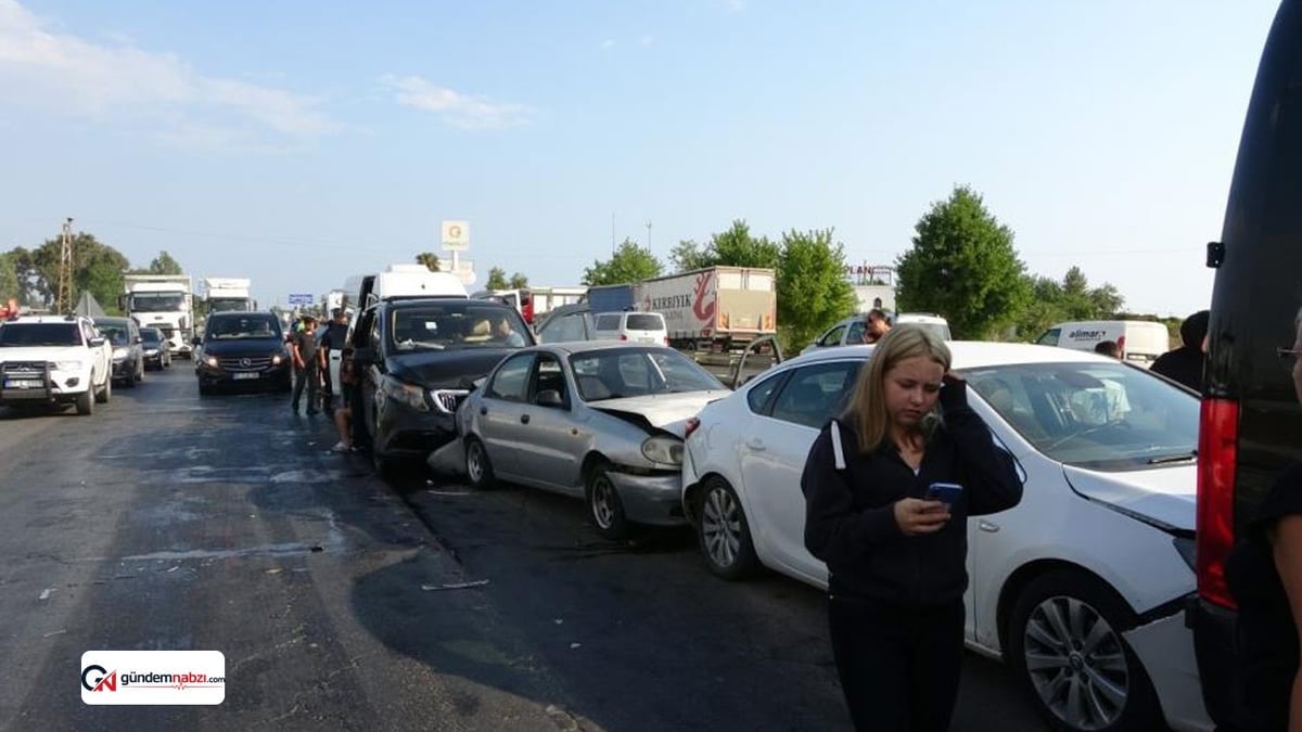Antalya'da zincirleme kaza: 17 yaralı