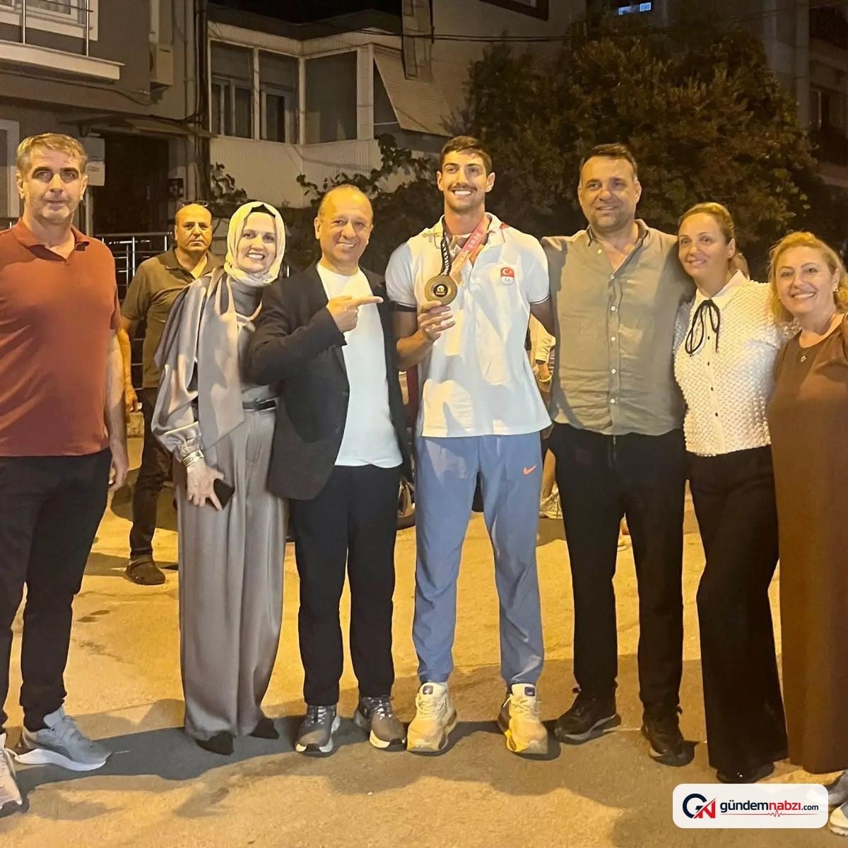 İsmail Nezir İzmir'e döndü, coşkuyla karşılandı